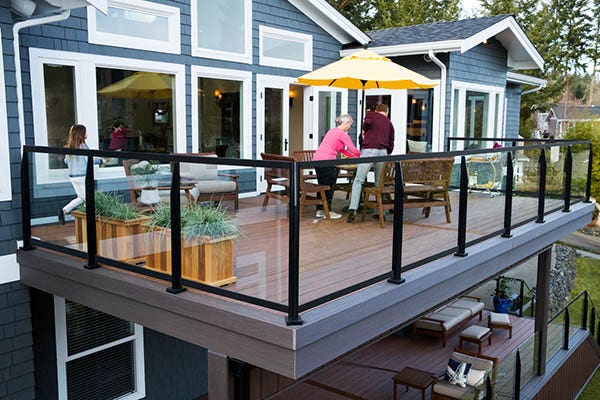 AZEK decking installation with fascia under picture frame border