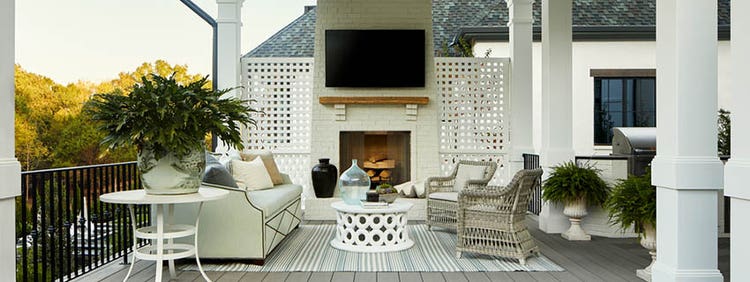 Big backyard ideas bring the indoors, out