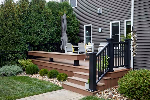 Privacy screen and composite deck