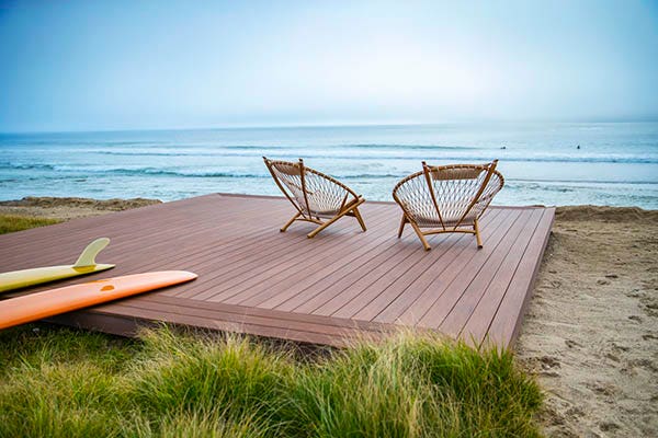 Big backyard ideas stick to subtle sophistication with deck patterns