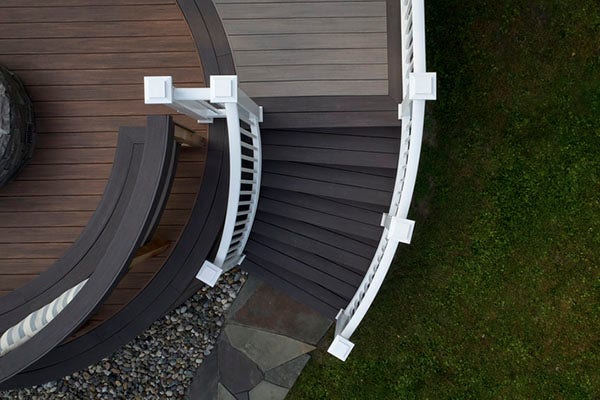 Modern deck railing ideas featuring a curved design