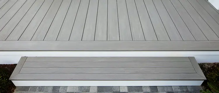TimberTech-Advanced-PVC-Vintage-Coastline-Multiwidth-Decking-pictureframe-blog.webp
