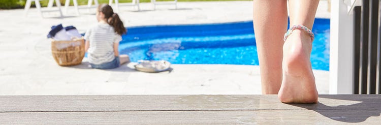 Maintenance free decking comes down to low maintenance deck material