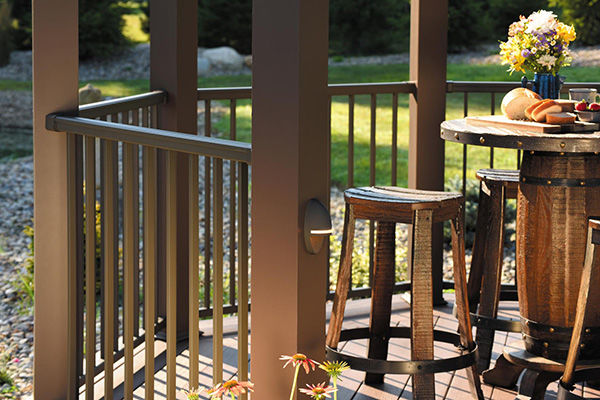 TimberTech_AZEK_ImpressionRail_FrontierTrim_AccentLight
