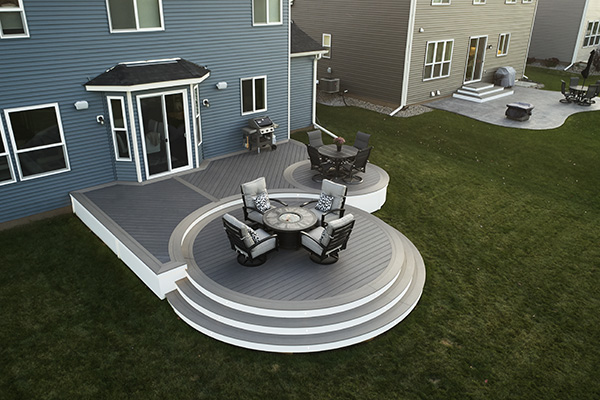 Composite-Decking-TimberTech-AZEK-Collection-Coastline-Heat-Bending-Modern-Backyard-Ideas Modern Backyard Ideas Heat-Bent Decking from the TimberTech AZEK Vintage Collection in Coastline