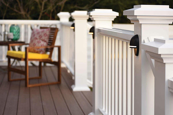 Reserve Rail in white with accent deck post lights