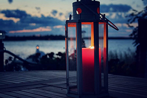 Outdoor deck lighting lantern