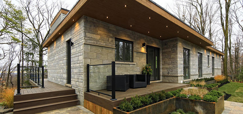 Mid-century modern-style home featuring TimberTech PRO Legacy Collection in Mocha