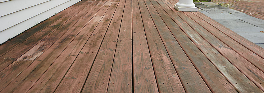 How to clean decking in winter for traditional wood deck