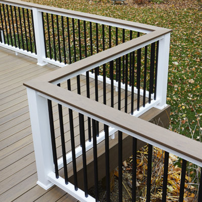 Cedar Railing Ideas / This deck railing idea is unique and should be economical as well.