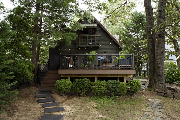 Backyard inspiration featuring TimberTech AZEK Vintage Collection decking in English Walnut