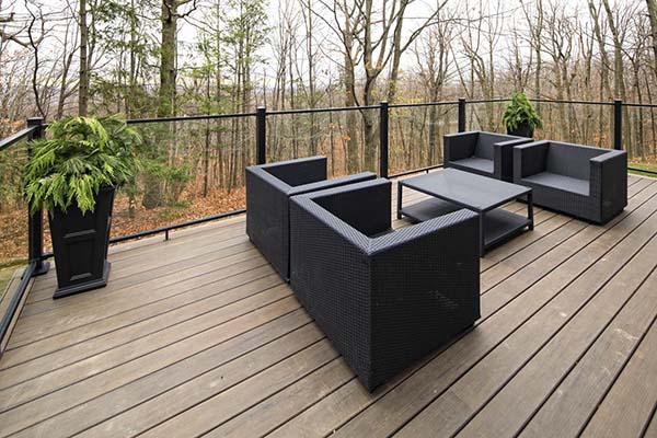modern and minimalist deck railing designs