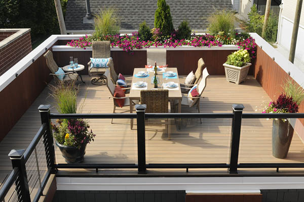 Steel cable railing for rooftop decks