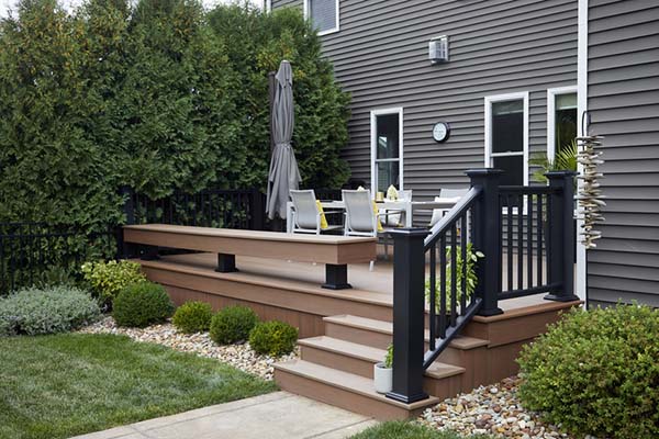 Privacy screen and composite deck