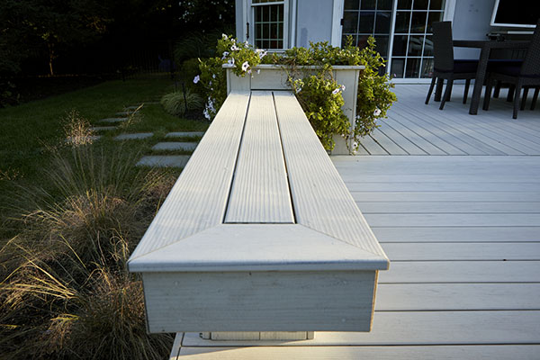 Low deck ideas with built-in bench and planter box