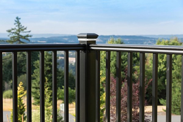 TimberTech Radiance Rail Express Railing Black for the pros