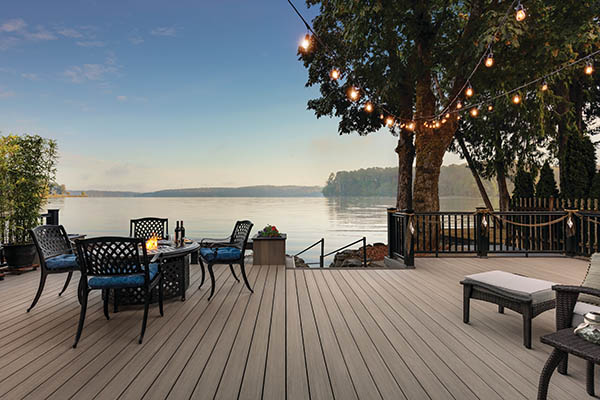 Choose temporary deck lights as backyard upgrades