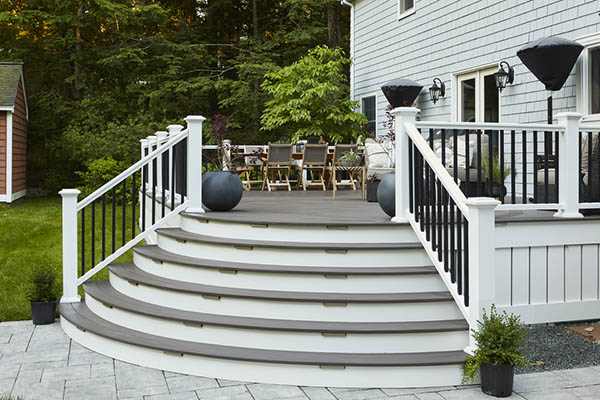 Modern deck designs with contrasting hues