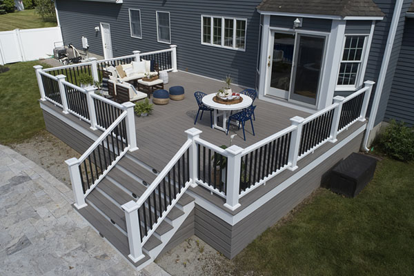 Modern deck railing ideas with a high contrast railing
