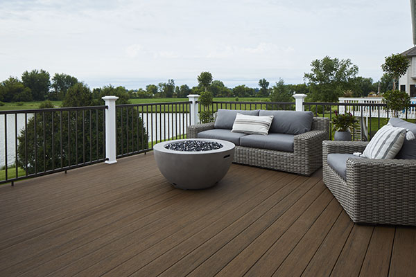 Modern deck railing ideas featuring striking color scheme