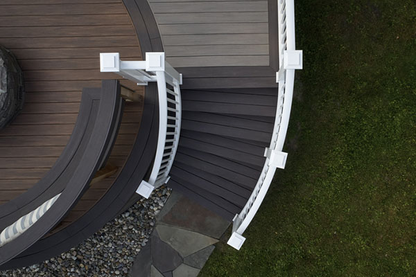 Modern deck railing ideas featuring a curved design
