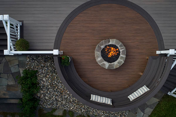 Built in deck benches on a circular deck with a firepit