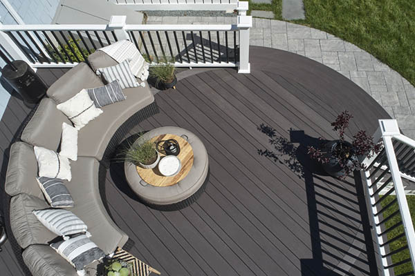 Furnished multi-level deck with TimberTech Premier Rail