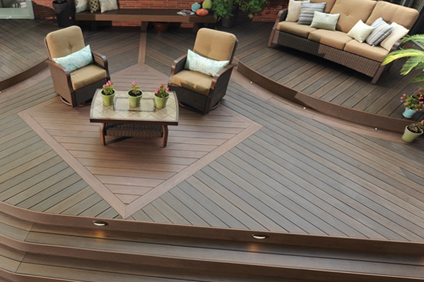 A composite deck featuring Mocha and Pecan boards