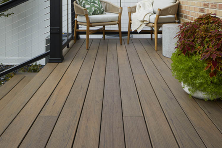 Composite deck designs featuring advanced color blending