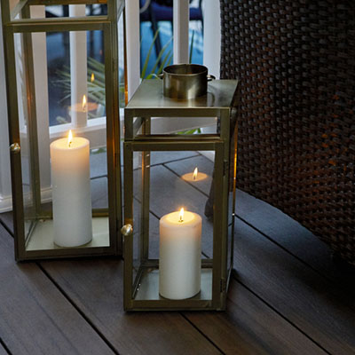 Outdoor fall decor ideas include lanterns