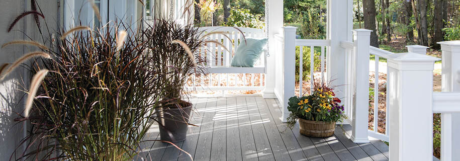Fall outdoor porch decor ideas include fall foliage