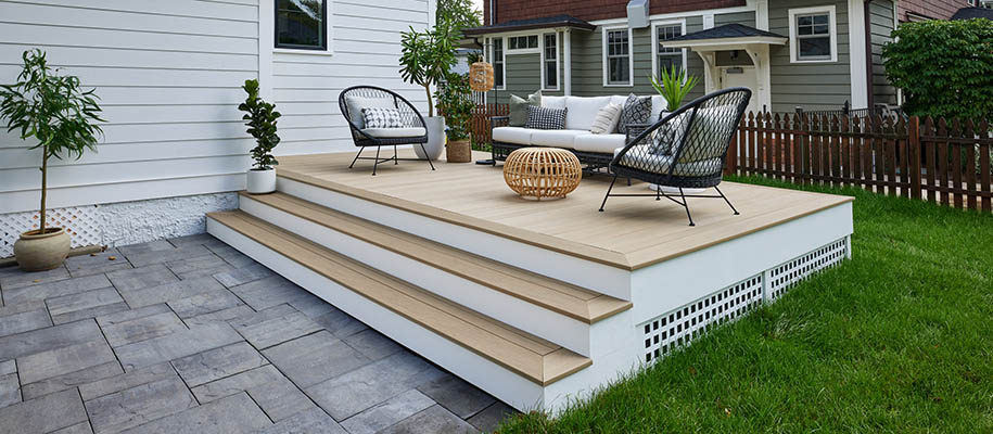 Two tone deck color schemes and deck color combinations on small deck in alcove behind home