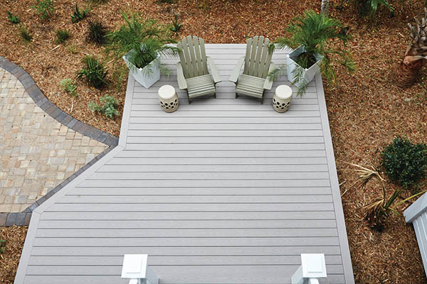 Modern backyard ideas include a deck with a picture frame border