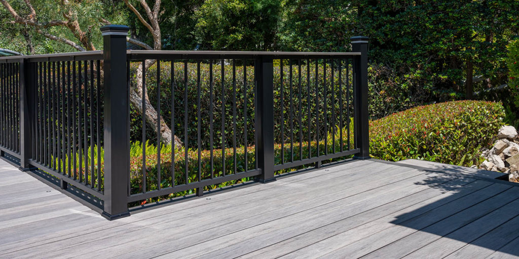 Why choose aluminum railing for your deck design