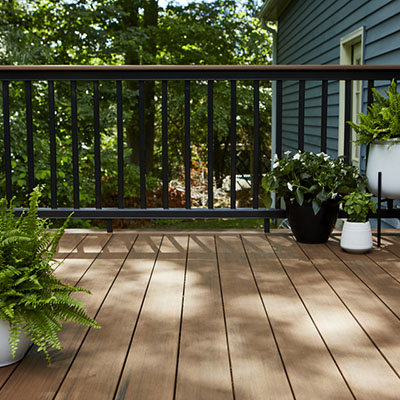 Get easy deck railing ideas featuring mixed material railing designs