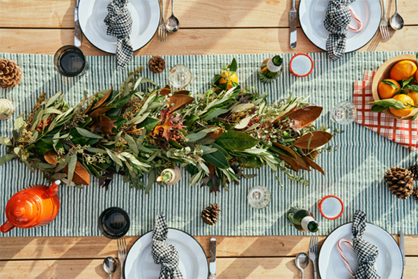 Deck room ideas for a dining room include a seasonal tablescape
