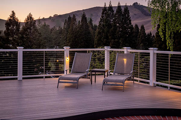 Deck lights lin teh corner of a composite deck's railing create gentle illumination