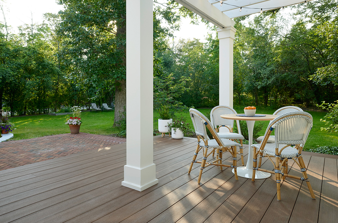Double dinner dates
With an outdoor living room and cooking space, you have everything you need to celebrate with your favorite people. Whether you host monthly dinner parties or consider yourself the block grillmaster, some new outdoor furniture can transform your deck into your party headquarters.