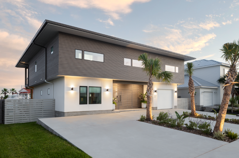 Cladding in the color Coastal Grey.