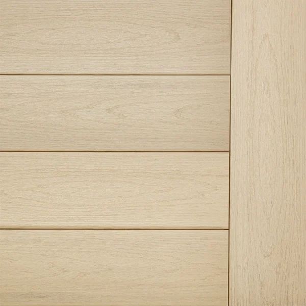 A light decking with a warm hue, it has the patina of lightly sun-bleached teak or cedar