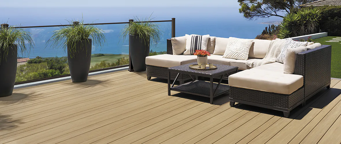 Light tan deck boards in multiple widths create a unique deck design